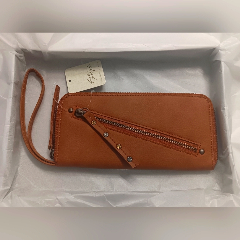 Free People Distressed Brown Vegan Leather Wallet – NWT - Picture 5 of 5